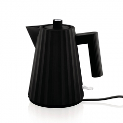 Hos Rigtig Kaffe hittar du ett stort utbud av vattenkokare i Alessi Plissé Vattenkokare 1,7L Svart