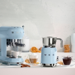 Smeg MFF11PBEU Mjölkskummare Pastellblå