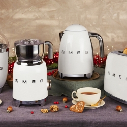 Smeg KLF03WHEU Vattenkokare 1,7L Vit