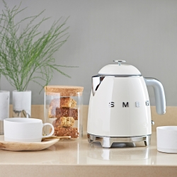 Smeg KLF05CREU Mini Vattenkokare 0,8L Creme