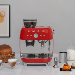 Smeg EGF03RDEU manuell espressomaskin inkl. kvarn röd