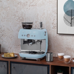 Smeg EGF03PBEU manuell espressomaskin inkl. kvarn pastellblå