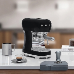 Smeg ECF02BLEU Espressomaskin Svart