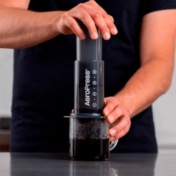 AeroPress Resebryggare Inkl. Rhinowares Kaffekvarnar & 400g Rigtig Kaffe Organic Peru