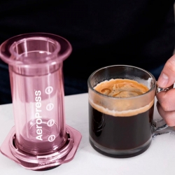 AeroPress Clear Pink Resebryggare