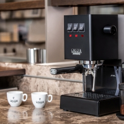 Gaggia Classic E24 Svart Espressomaskin Inkl. Eureka Mignon Zero 55s & Baristautrustning