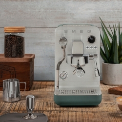 Smeg EMC02EGMEU Minipro semiautomatisk espressomaskin emerald green