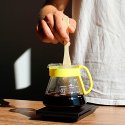 Hario V60 Filterbrygg Set Gul Inkl. Range Server 0,6 L, Dripper 2 Koppar & Filter