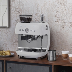 Smeg EGF03WHEU manuell espressomaskin inkl. kvarn vit