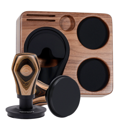 Normcore V4 Tamper med Fjäder & Titaniumbeläggning 58 mm Flerfärgat Trä Inkl. Kompakt Tamper Station Valnötsträ 58 mm