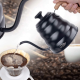 IKAPE Pour Over Kittel med Termometer 1,2 L Svart inkl. Hario V60 Range Server 60 cl, V60-02 Glasdripper Svart 2 Koppar & Filter