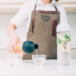 Hario Filter-In 0,75 L Istebryggare med 2 Glas Inkl. Østerlandsk Thehus Tivoli Carousel Tea 125g & Tivoli Pantomime Tea 125g